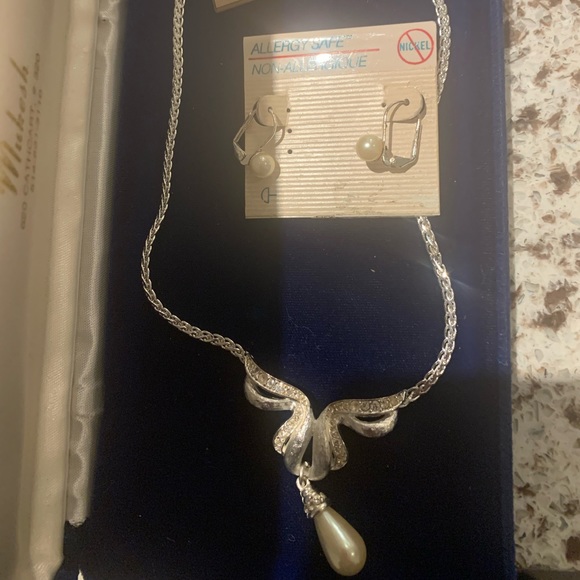 GORGEOUS VENDOME/CORO NECKLACE AND EARRINGS SET - Picture 2 of 5